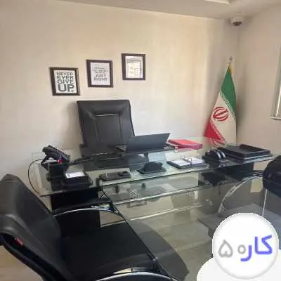 منشی شرکت
