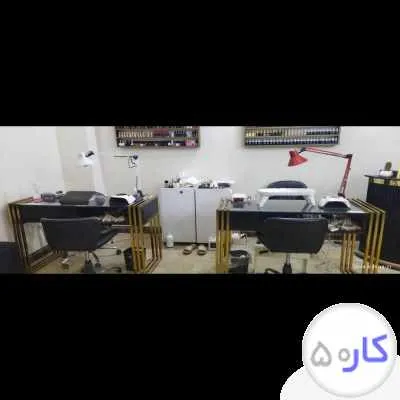 به یک ناخن کار حرفه ای نیازمندیم