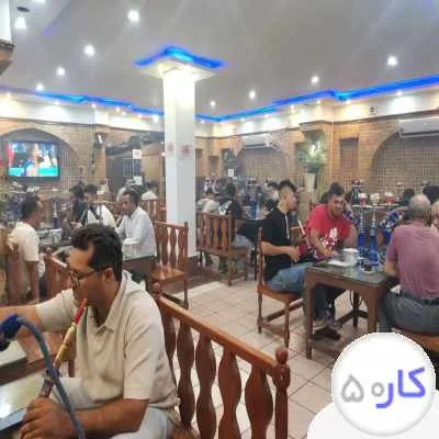 وسط کار در چایخانه قهوه خانه