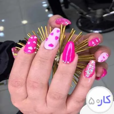 ناخنکار با تجربه مسلط به طراحی